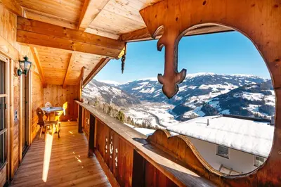 Ein allgemeiner Bergblick oder ein Berglick von des Chalets aus