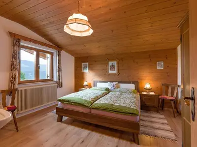 Ein Bett oder Betten in einem Zimmer der Unterkunft Wolkenmooshof
