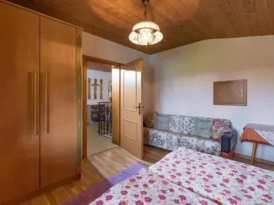 Ein Bett oder Betten in einem Zimmer der Unterkunft Wolkenmooshof