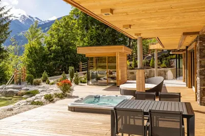 Ein allgemeiner Bergblick oder ein Berglick von des Chalets aus