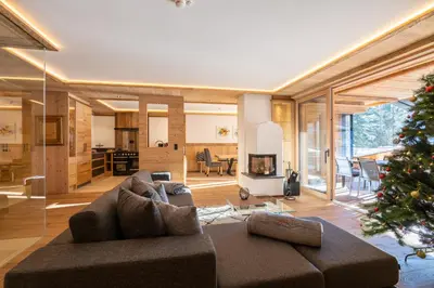 Ein Sitzbereich in der Unterkunft Chalet Residenz Zillertal Mühlermoos