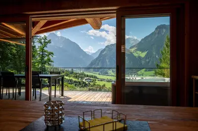 Ein allgemeiner Bergblick oder ein Berglick von des Chalets aus