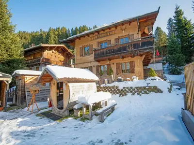 Apartment in Hochfügen with a terrace im Winter