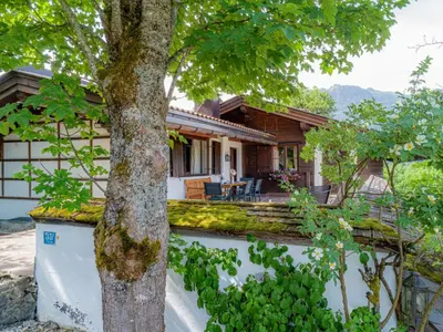 Ein Garten an der Unterkunft Flavon