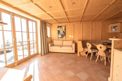 Ein Sitzbereich in der Unterkunft Chalet Obenland Kitzbüheler Alpen Suite
