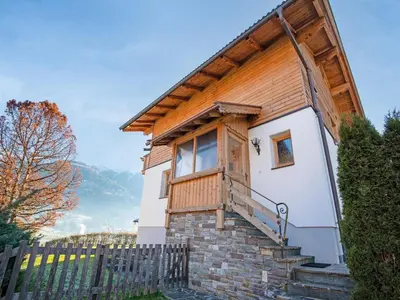 Ein allgemeiner Bergblick oder ein Berglick von des Ferienhauses aus