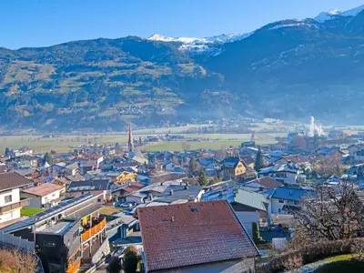 Ein allgemeiner Bergblick oder ein Berglick von des Ferienhauses aus