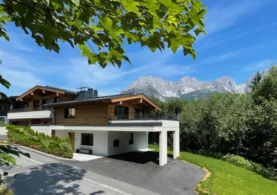 Ein allgemeiner Bergblick oder ein Berglick von des Chalets aus