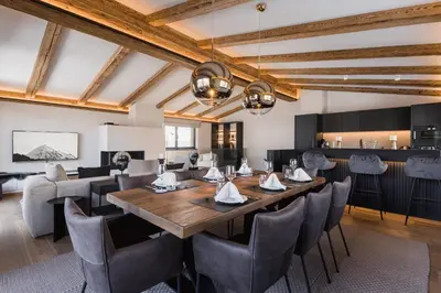 Ein Sitzbereich in der Unterkunft Genießen Sie Bergblick & Sauna im modernen Chalet