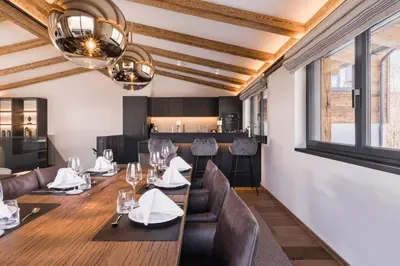 Ein Sitzbereich in der Unterkunft Genießen Sie Bergblick & Sauna im modernen Chalet