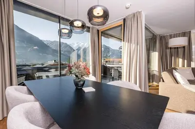 Ein allgemeiner Bergblick oder ein Berglick von der Ferienwohnung aus