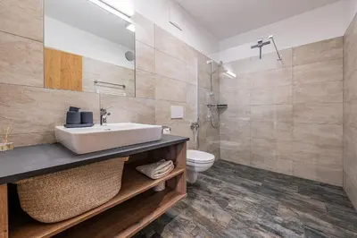Ein Badezimmer in der Unterkunft Modern Apartment with Panoramic View