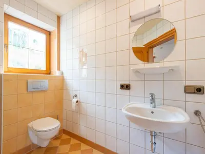 Ein Badezimmer in der Unterkunft Welcoming apartment in Stummerberg with terrace