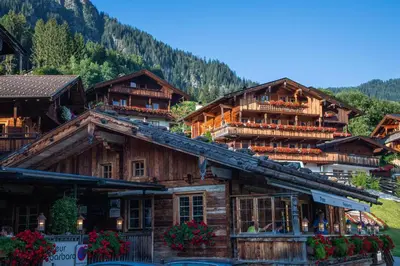 Ein allgemeiner Bergblick oder ein Berglick von der Ferienwohnung aus